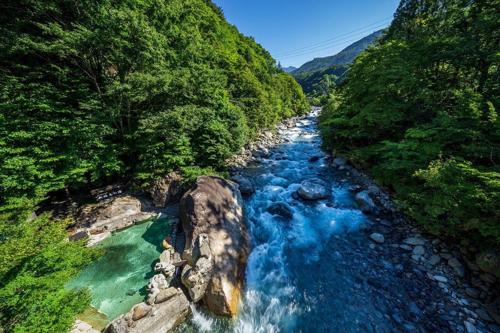 【秘湯】岐阜県の秘湯・野湯ガイド:奥飛騨から長良川まで厳選10湯