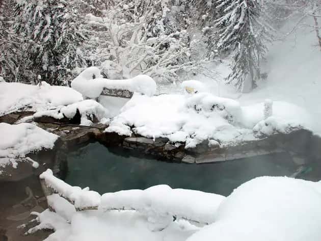 【2025年最新版】北海道野湯完全ガイド | 大自然の中の無料温泉10選