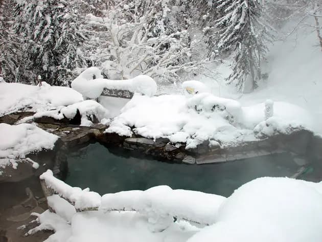 【2025年最新版】北海道野湯完全ガイド | 大自然の中の無料温泉10選