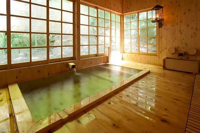 ランプの宿 青荷温泉