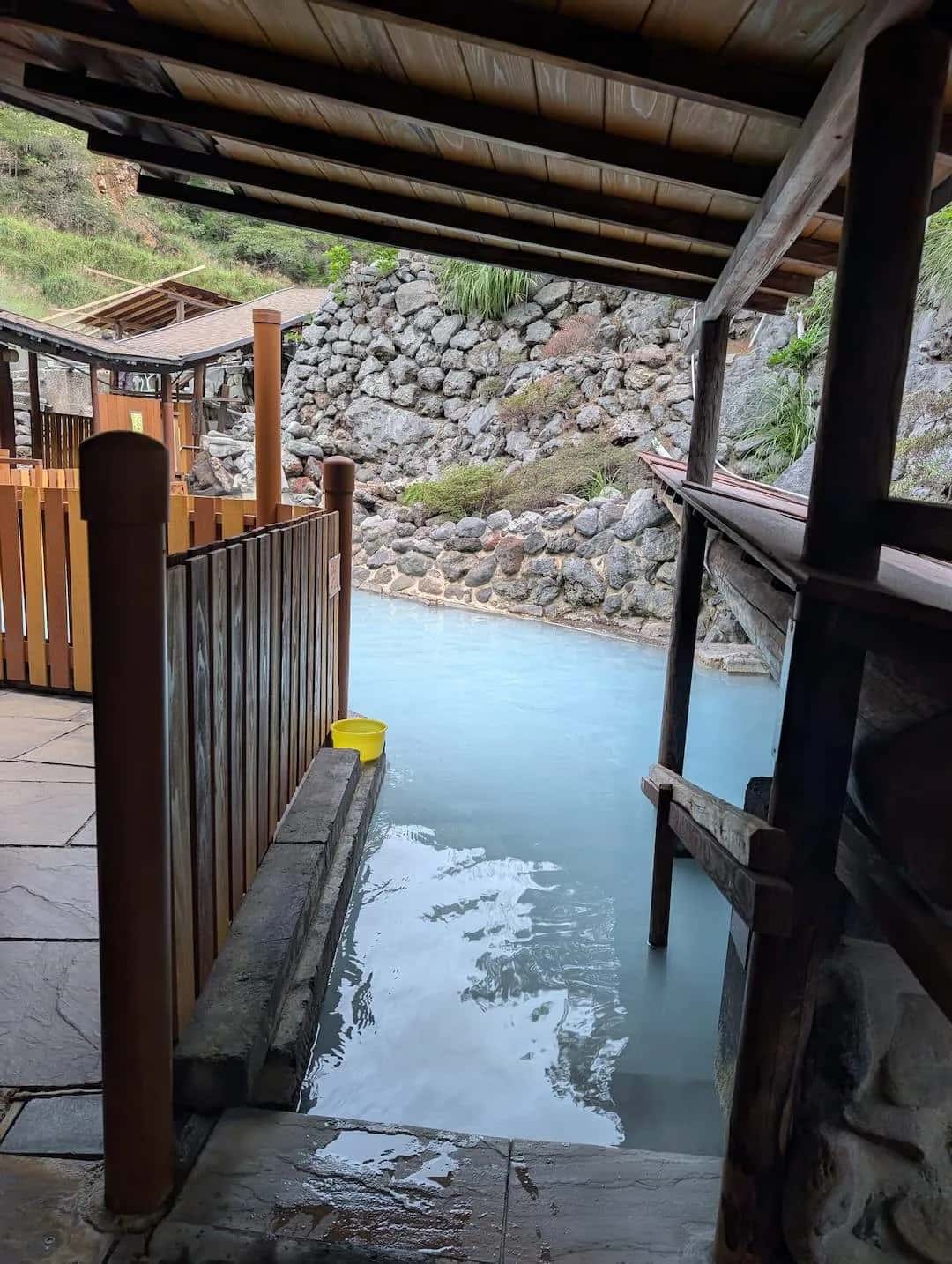 新湯温泉 新燃荘