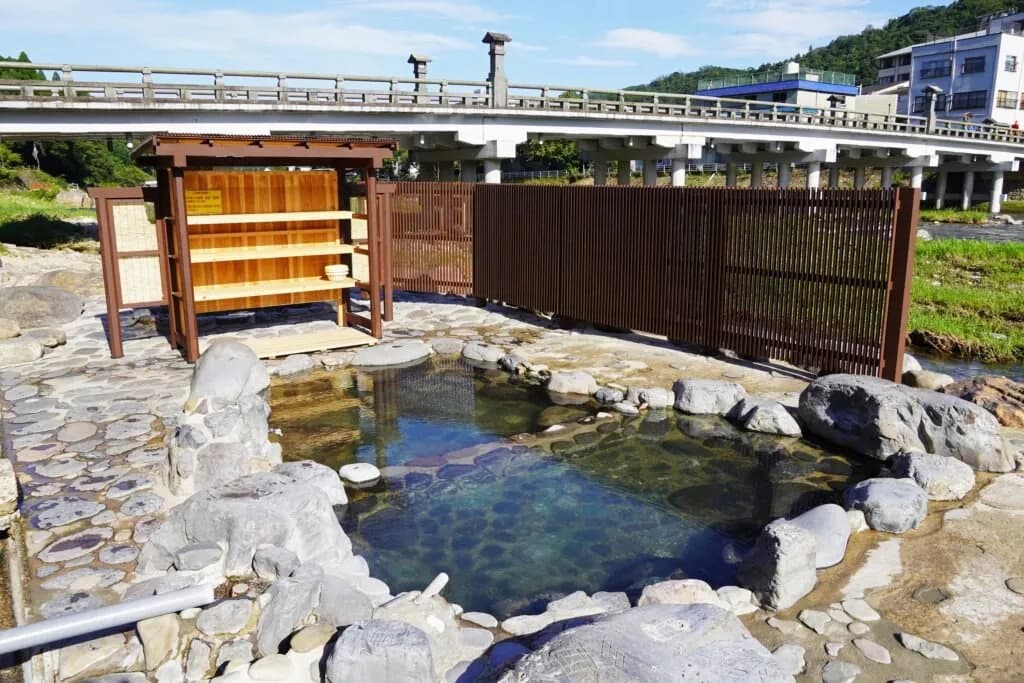 Misasa Onsen Kawara-buro
