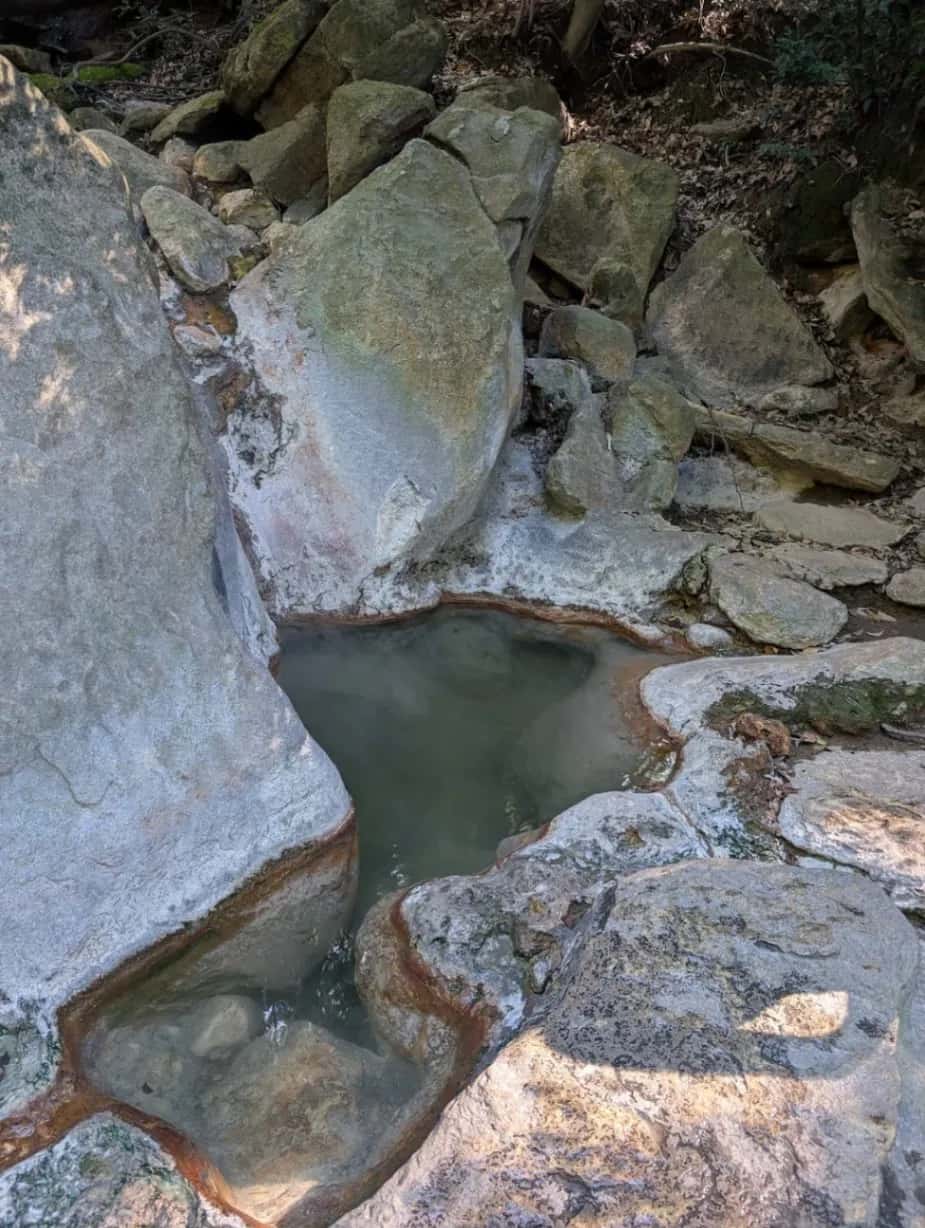 霧島温泉最古の岩風呂 目の湯